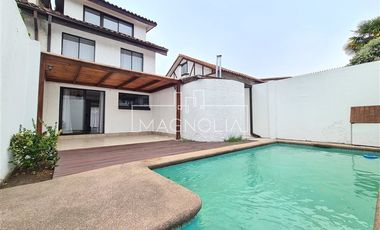 Casa en Arriendo en a pasos de Iglesia Santa Maria