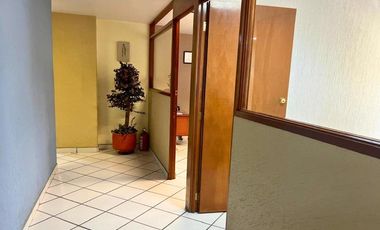 OFICINA EN VENTA AMUEBLADA EN CONDOMINIO, PRIMER PISO DESPACHO 101, EN TLALNEPANTLA CENTRO
