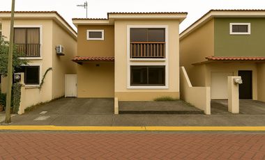 Casa en Sur de Babahoyo en Urbanización Valle Verde