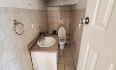 Casa de 3 Niveles en Urbanización Privada – Espacio, Seguridad y Confort en Cuenca