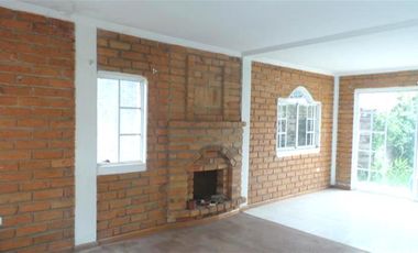 Casa de 3 Niveles en Urbanización Privada – Espacio, Seguridad y Confort en Cuenca