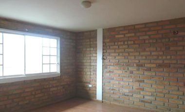 Casa de 3 Niveles en Urbanización Privada – Espacio, Seguridad y Confort en Cuenca