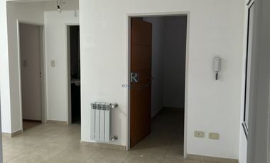 2 AMBIENTES AMPLIOS COCINA SEPARADA CON COCHERA