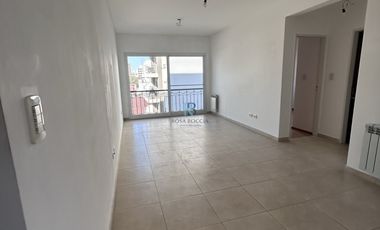 2 AMBIENTES AMPLIOS COCINA SEPARADA CON COCHERA