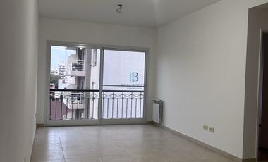 2 AMBIENTES AMPLIOS COCINA SEPARADA CON COCHERA