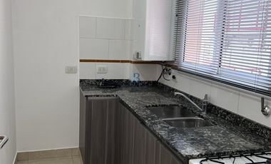 2 AMBIENTES AMPLIOS COCINA SEPARADA CON COCHERA