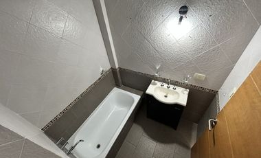 2 AMBIENTES AMPLIOS COCINA SEPARADA CON COCHERA