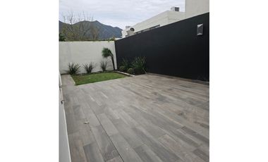 Casa en Renta Fontana Residencial Carretera Nacional JPMG