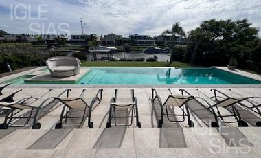 Casa en venta al río en Albanueva, Barrio Nautico ,  Tigre