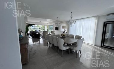 Casa en venta al río en Albanueva, Barrio Nautico ,  Tigre