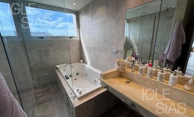 Casa en venta al río en Albanueva, Barrio Nautico ,  Tigre