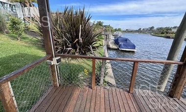 Casa en venta al río en Albanueva, Barrio Nautico ,  Tigre