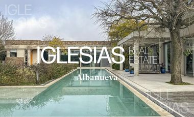 Casa en venta al río en Albanueva, Barrio Nautico ,  Tigre
