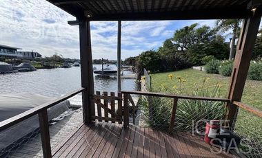 Casa en venta al río en Albanueva, Barrio Nautico ,  Tigre