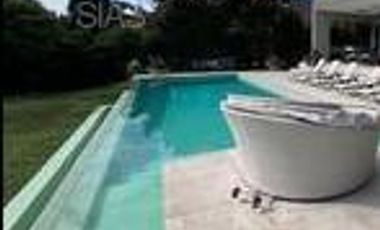 Casa en venta al río de  4 cuartos,  dos en suite, en Albanueva, Barrio Náutico ,  Tigre