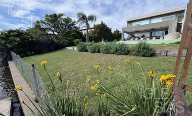 Casa en venta al río en Albanueva, Barrio Nautico ,  Tigre