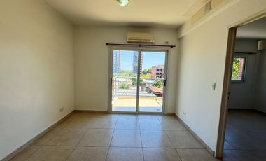 Departamento super amplio de dos ambientes con cochera en alquiler.