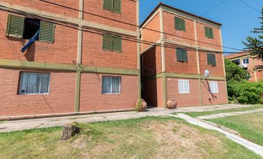 30 entre 500 y 501 M.B. Gonnet - Departamento de dos dormitorios en Venta