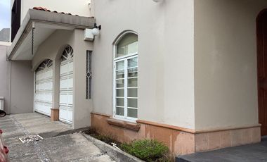 CASA 4 RECAMARAS - A CAMPO- LOMAS COUNTRY RENTA-VENTA