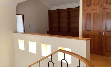 CASA 4 RECAMARAS - A CAMPO- LOMAS COUNTRY RENTA-VENTA