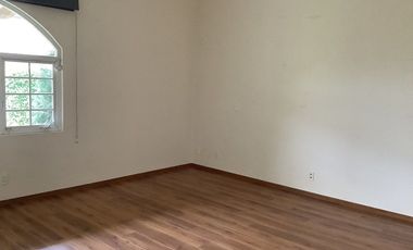 CASA 4 RECAMARAS - A CAMPO- LOMAS COUNTRY RENTA-VENTA