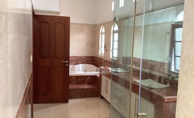 CASA 4 RECAMARAS - A CAMPO- LOMAS COUNTRY RENTA-VENTA