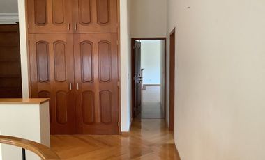 CASA 4 RECAMARAS - A CAMPO- LOMAS COUNTRY RENTA-VENTA