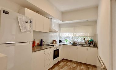 ALQUILER 1 AÑO: Casa 3 habitaciones, dep de servicio, pileta, lote interno en San Isidro Labrador