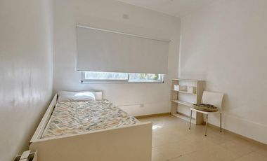 ALQUILER 1 AÑO: Casa 3 habitaciones, dep de servicio, pileta, lote interno en San Isidro Labrador