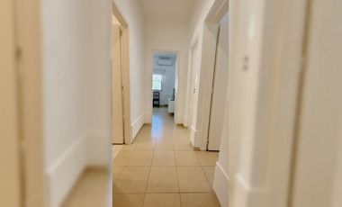 ALQUILER 1 AÑO: Casa 3 habitaciones, dep de servicio, pileta, lote interno en San Isidro Labrador