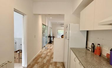 ALQUILER 1 AÑO: Casa 3 habitaciones, dep de servicio, pileta, lote interno en San Isidro Labrador