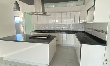 Hermoso y amplio departamento en venta con terraza privada y amenidades