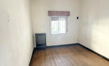 PH en alquiler con balcón y patio 3 amb. Sobre Hipólito Yrigoyen a 2 cuadra Santa Fe! Gran ubicacion