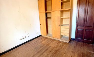 PH en alquiler con balcón y patio 3 amb. Sobre Hipólito Yrigoyen a 2 cuadra Santa Fe! Gran ubicacion