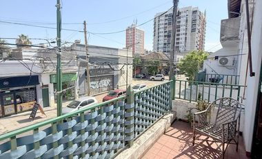 PH en alquiler con balcón y patio 3 amb. Sobre Hipólito Yrigoyen a 2 cuadra Santa Fe! Gran ubicacion