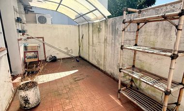 PH en alquiler con balcón y patio 3 amb. Sobre Hipólito Yrigoyen a 2 cuadra Santa Fe! Gran ubicacion