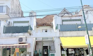 PH en alquiler con balcón y patio 3 amb. Sobre Hipólito Yrigoyen a 2 cuadra Santa Fe! Gran ubicacion