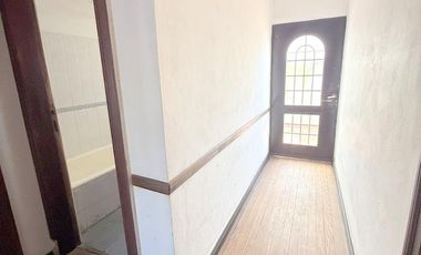 PH en alquiler con balcón y patio 3 amb. Sobre Hipólito Yrigoyen a 2 cuadra Santa Fe! Gran ubicacion