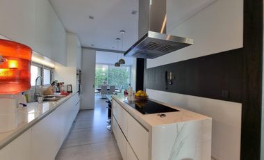 Casa en alquiler amoblado en Los Castaños, Nordelta