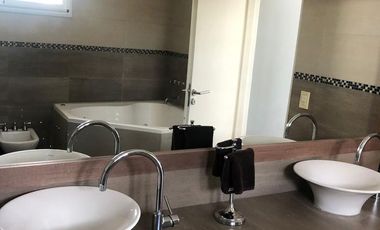 Casa en alquiler a la laguna en Santa Clara, Villanueva