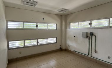 EDIFICIO CON ESPACIOS PARA OFICINAS EN RENTA