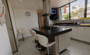 SE VENDE INCREÍBLE CASA EN BOSQUES DE LAS LOMAS (NyV)