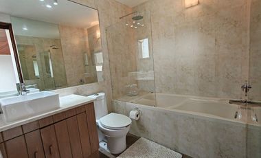 SE VENDE INCREÍBLE CASA EN BOSQUES DE LAS LOMAS (NyV)