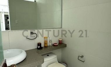 Amplia Casa con piscina... cerca al mar