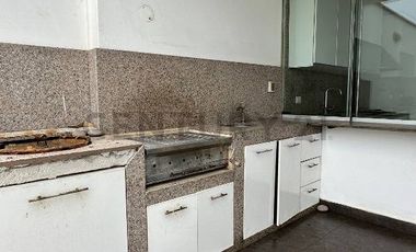 Amplia Casa con piscina... cerca al mar