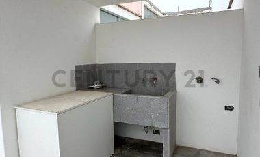 Amplia Casa con piscina... cerca al mar