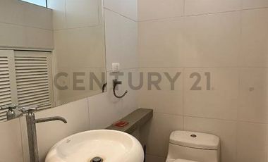 Amplia Casa con piscina... cerca al mar