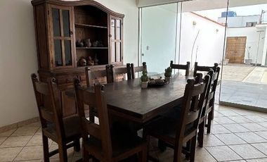 Amplia Casa con piscina... cerca al mar