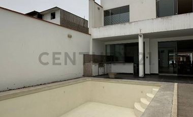 Amplia Casa con piscina... cerca al mar