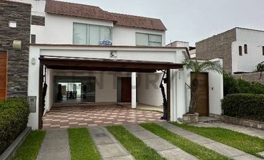 Amplia Casa con piscina... cerca al mar